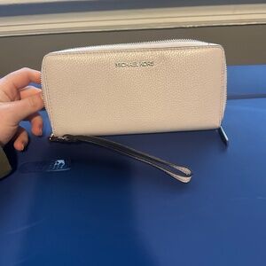 Michael Kors Jet set travel large continental wristlet wallet in light pink